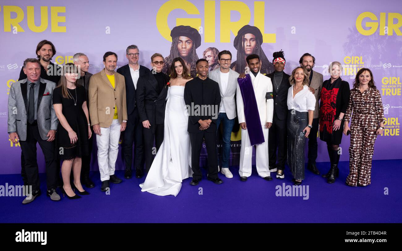 München, Deutschland. Dezember 2023. Die Besetzung des Films nimmt an der Weltpremiere des Films