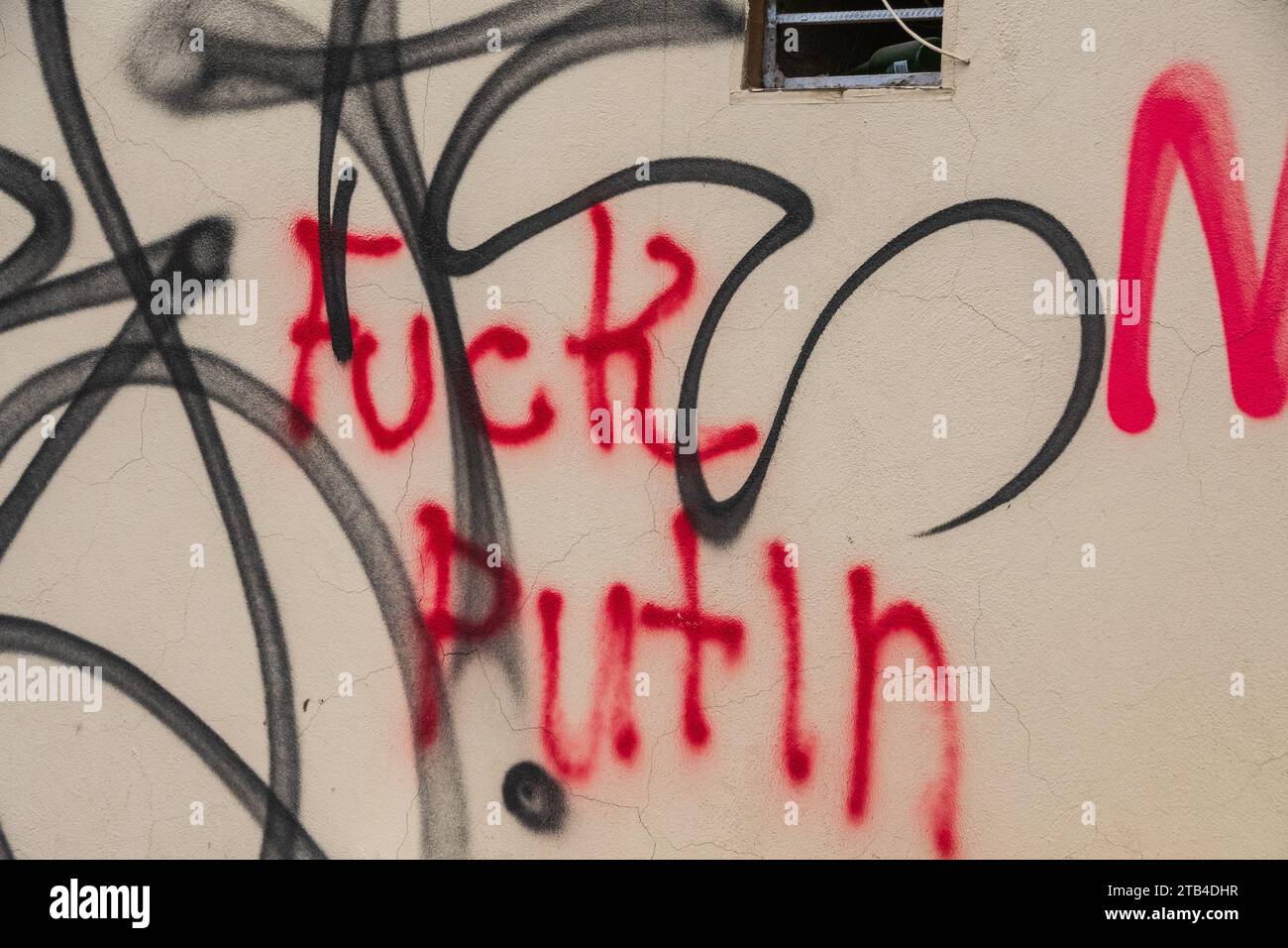 antirussische Graffiti in den Straßen von Tiflis in Georgien Stockfoto