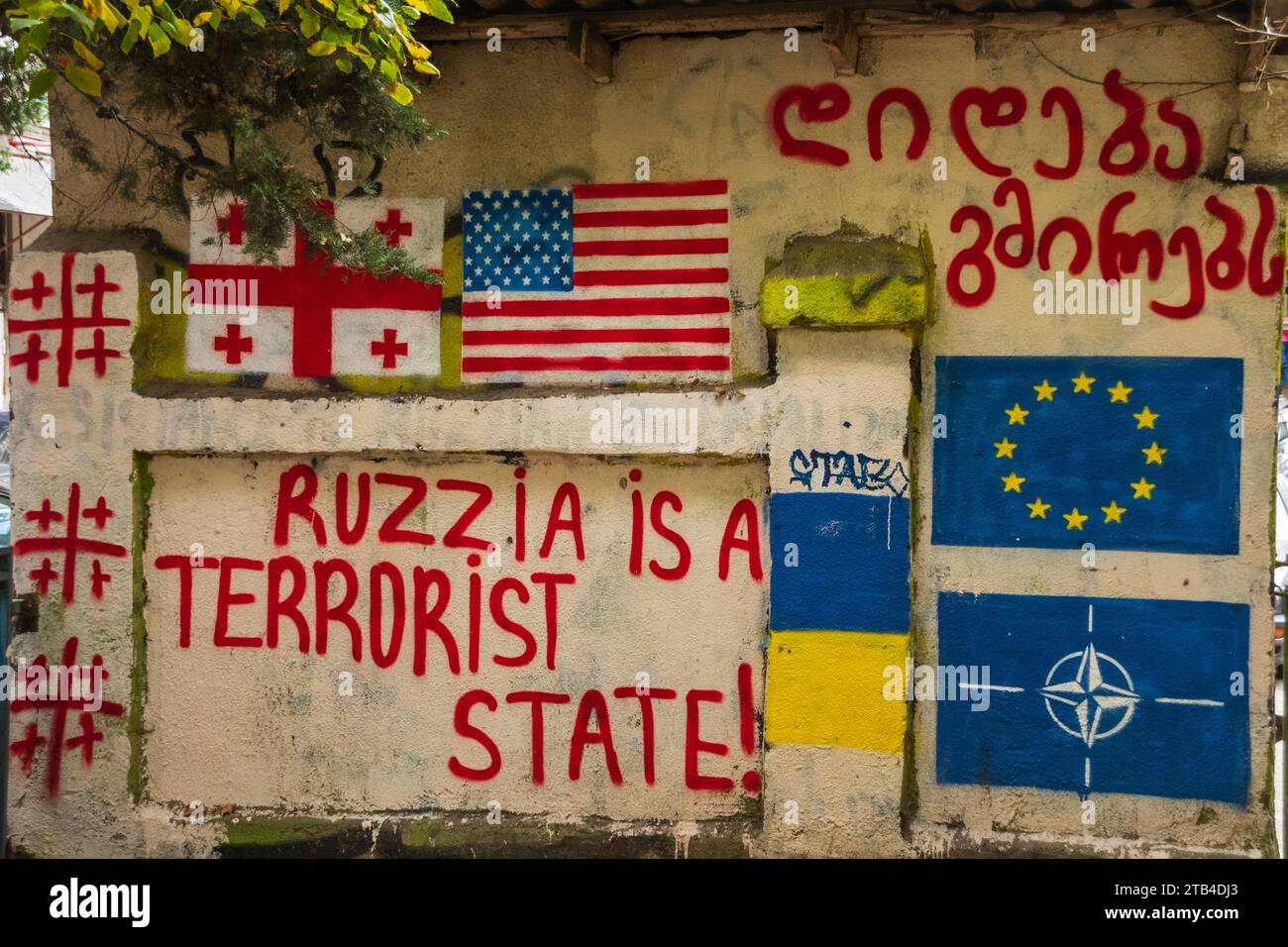 antirussische Graffiti in den Straßen von Tiflis in Georgien Stockfoto