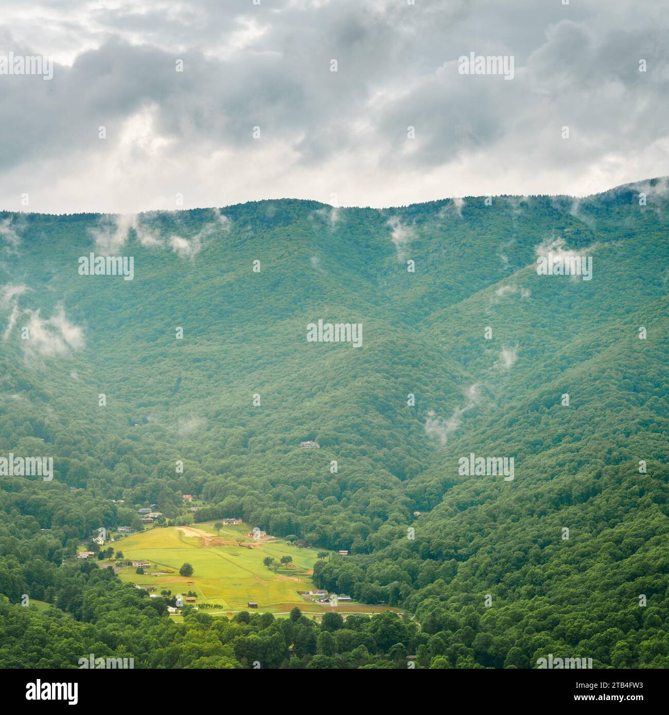 Eine kleine Wohnsiedlung in den Smokie Mountains in der Nähe von Maggie Valley, North Carolina Stockfoto