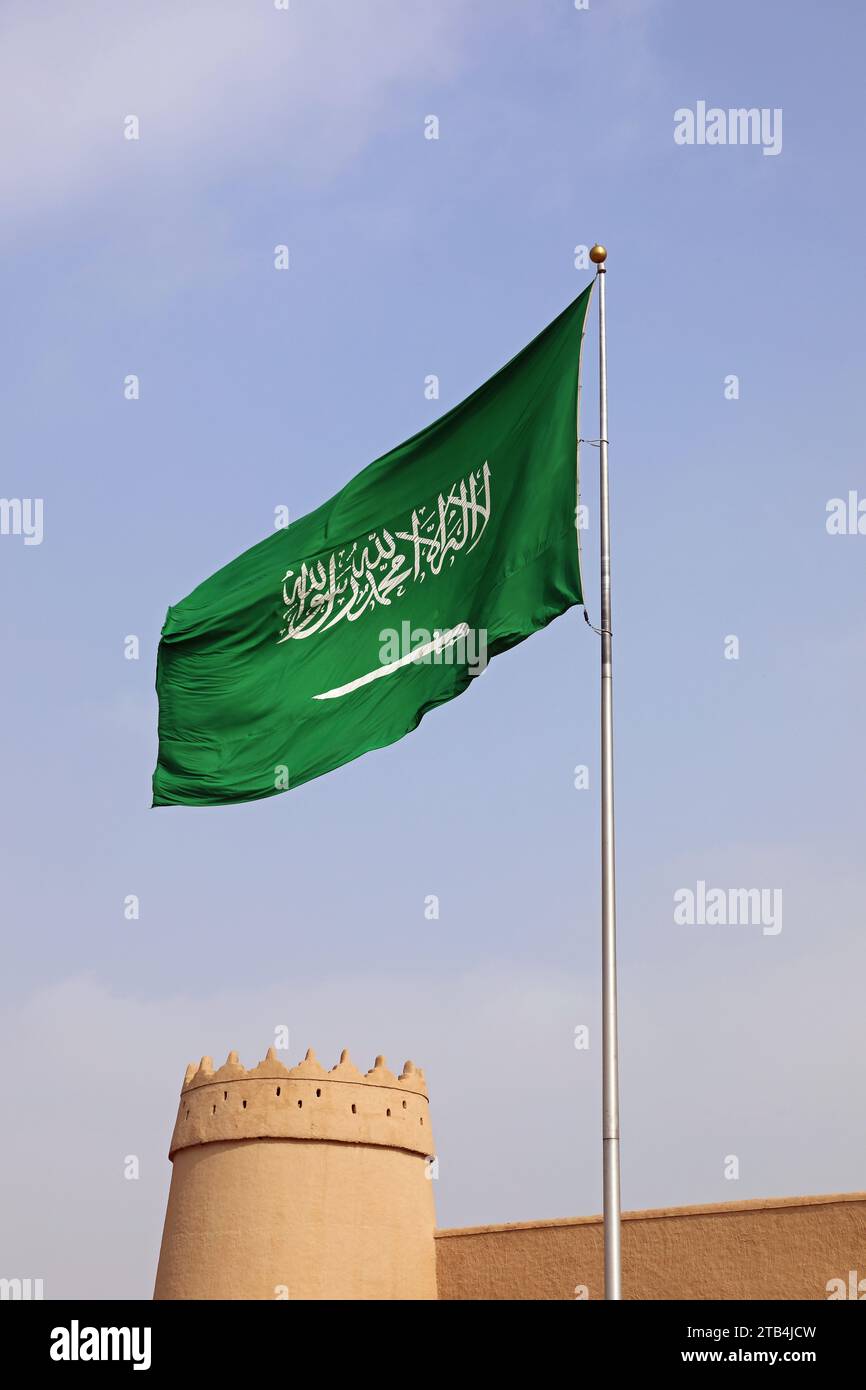 Nationalflagge Saudi-Arabiens in der Masmak-Festung in Riad Stockfoto