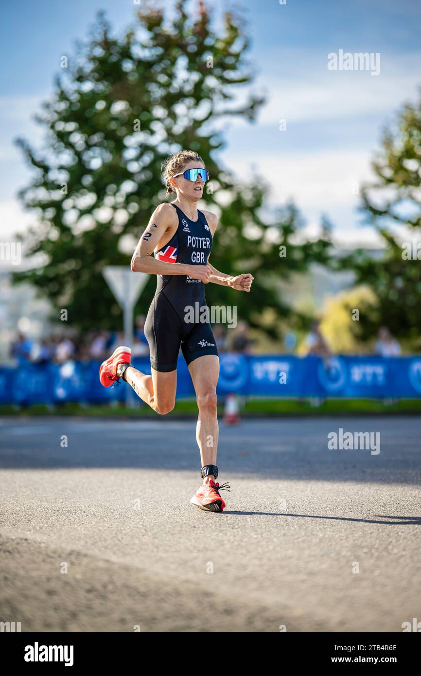 Beth Potter lief in Pontevedra in der Triathlon-Weltmeisterschaft 2023. Stockfoto