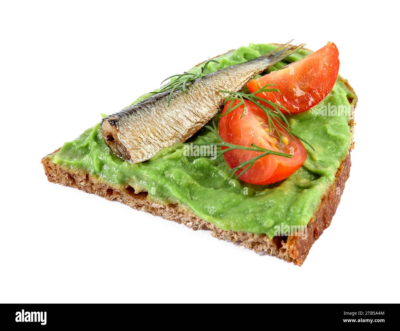 Köstliches Sandwich mit Sprotte, Tomaten, Avocadopüree und Dill isoliert auf weiß Stockfoto