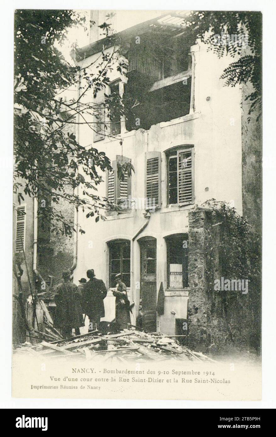 Vue d'une cour entre la rue Saint-Dizier et la rue Saint-Nicolas. Nancy - Bombardement des 9-10. Sept. P-FG-CP-00038. Stockfoto