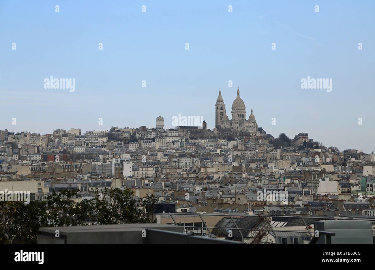 Blick auf den Montmartre-Hügel, Paris Stockfoto Blick auf den Montmartre-Hügel, Paris Stockfoto