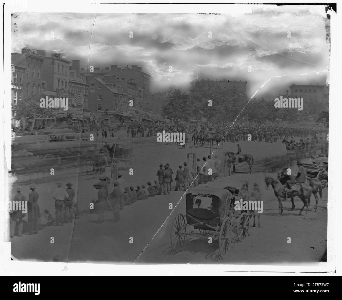 Washington, D.C. Blick auf der Pennsylvania Avenue von der 9th Street, mit montierten Offiziere, Band, und Infanteristen mit aufgepflanztem Bajonett bei Stillstand Stockfoto