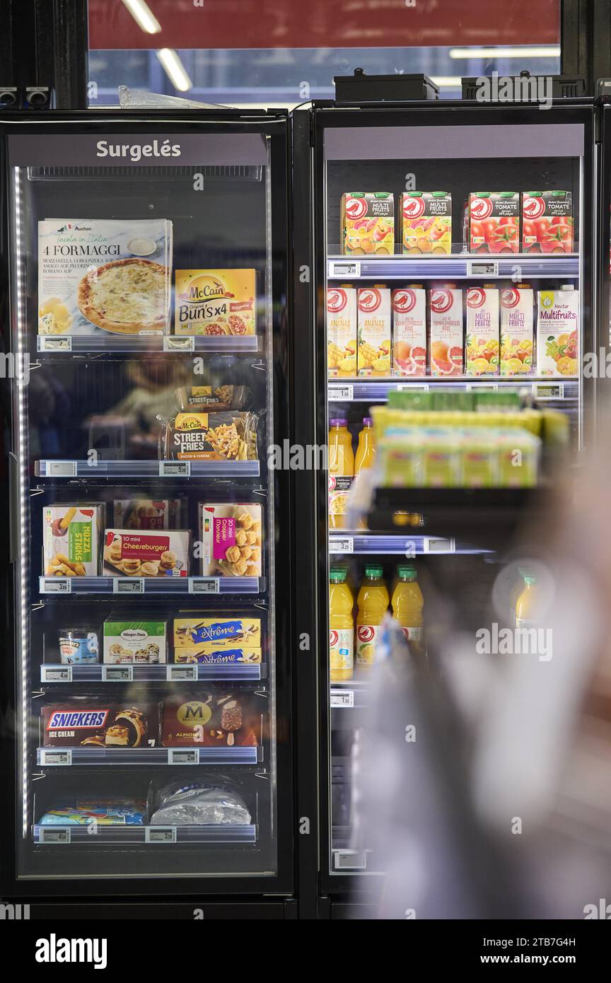 Villeneuve-d'Ascq (Zentralfrankreich), 27.04.2023: Neues experimentelles vernetztes Ladenkonzept „Auchan Go Le Lab“ (86m2) bei Auchan Retail installiert Stockfoto
