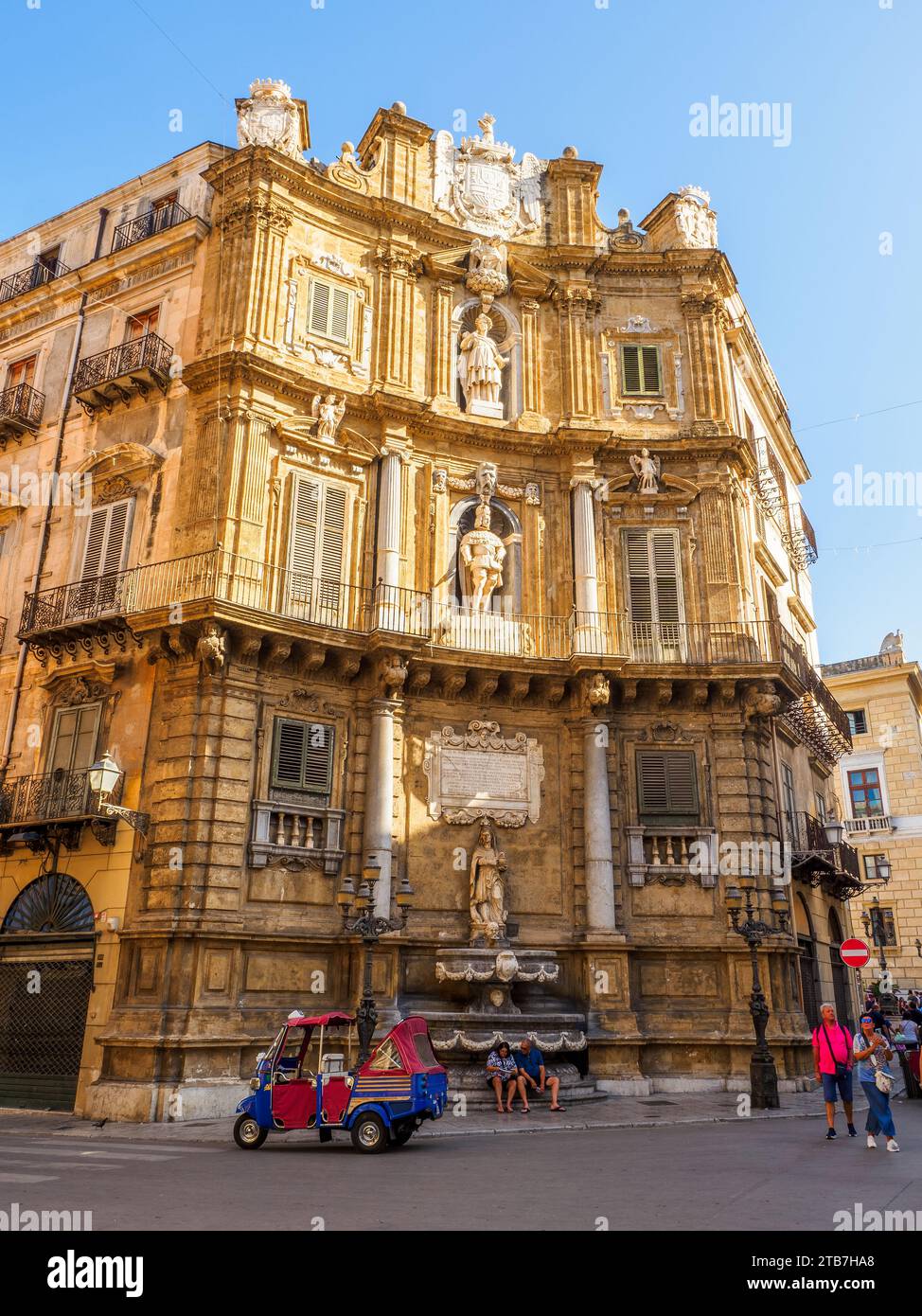 Einer der vier Brunnen auf der achteckigen öffentlichen plaza Quattro Canti in Palermo - Sizilien, Italien Stockfoto