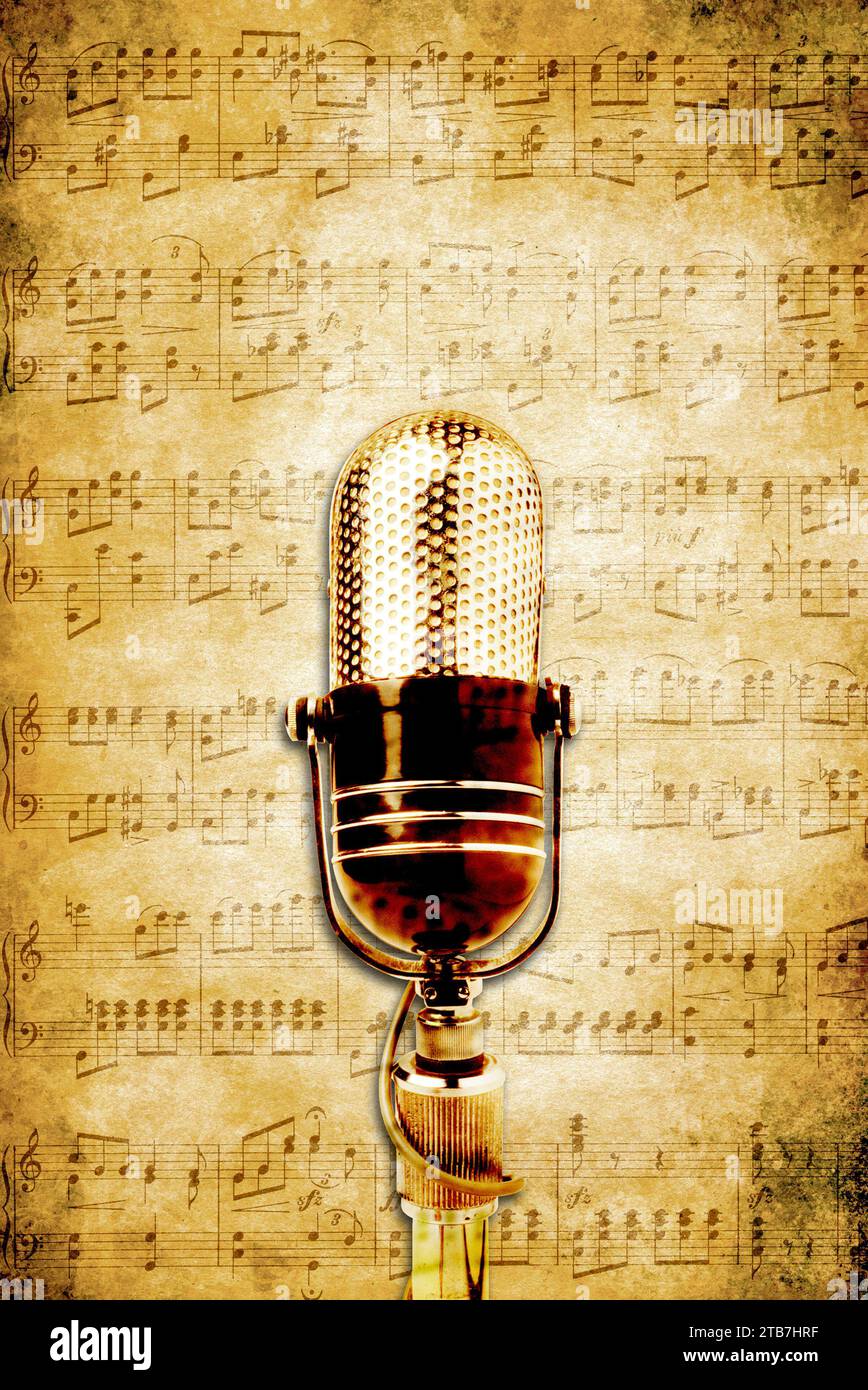 Notenbuch und Mikrofon im klassischen Retro-Stil Stockfoto