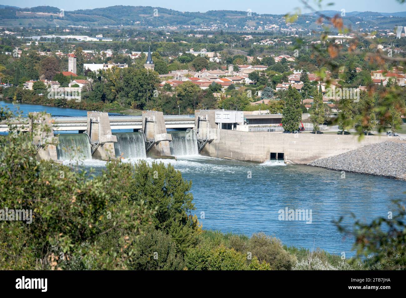 Damm von La Roche-de-Glun (südöstlich Frankreichs) an der Rhone Stockfoto