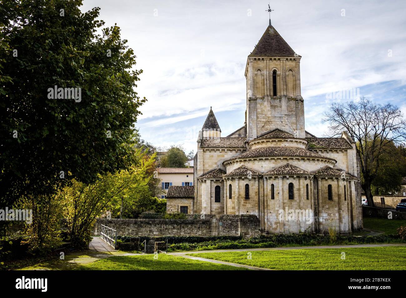 Melle (Zentralwestfrankreich): Die römische Kirche Saint-Hilaire, die seit 1998 zum UNESCO-Weltkulturerbe gehört Stockfoto