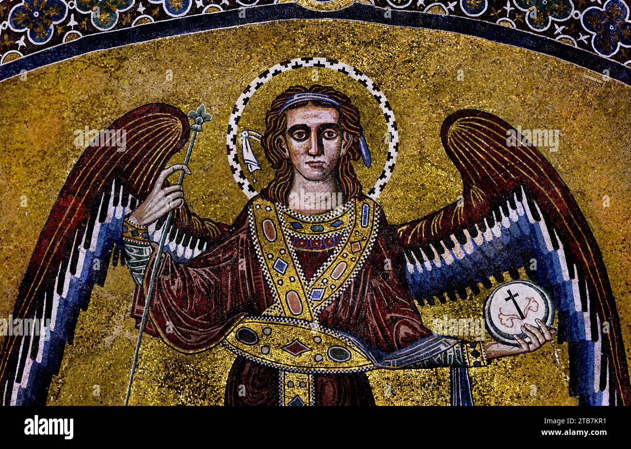 St. Michael Erzengel, St. Giacomo - San Lorenzo - Fortunato und Giovanni, im Zentrum St. Matthäus auf einem Thron (Mosaikschmuck von Giovanni da Procida) in der Primatial Metropolitan Cathedral (eröffnet im März 1084). Maria der Engel, St. Matthäus und St. Gregor VII. - Cattedrale Primaziale Metropolitana di Santa Maria degli Angeli, San Matteo e San Gregorio VI.I Salerno Fine Art Museum, Italien, Italienisch, Mosaik. Mosaike, Stockfoto