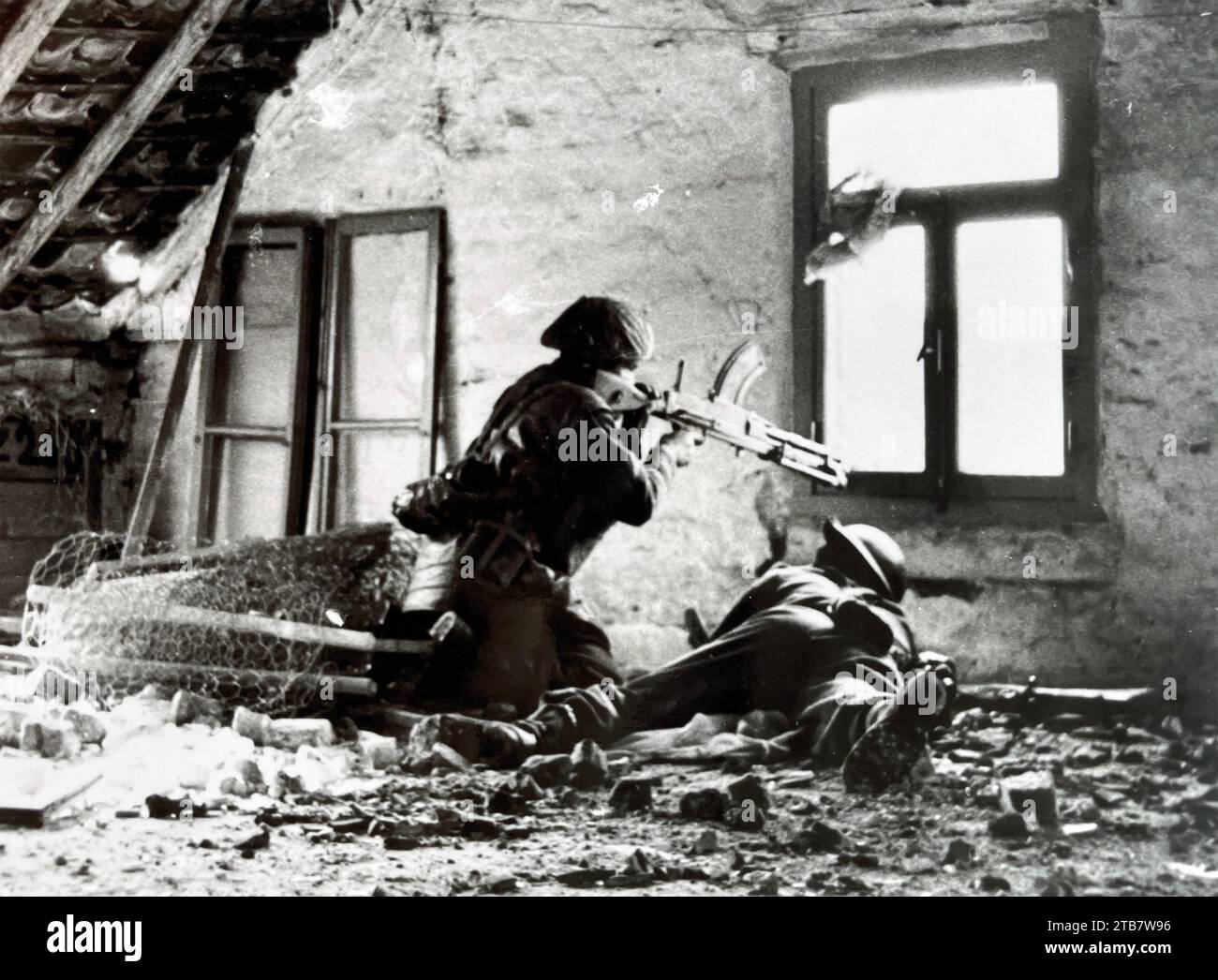 BREN GUN Britisches Team im Team in Aktion im 2. Weltkrieg Stockfoto