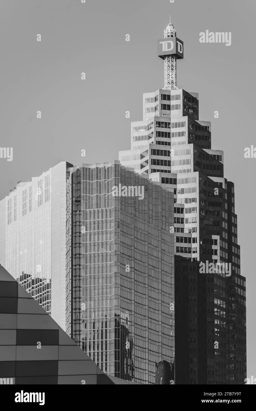 Die Royal Bank Plaza und der TD Tower in Toronto, Kanada in Graustufen Stockfoto