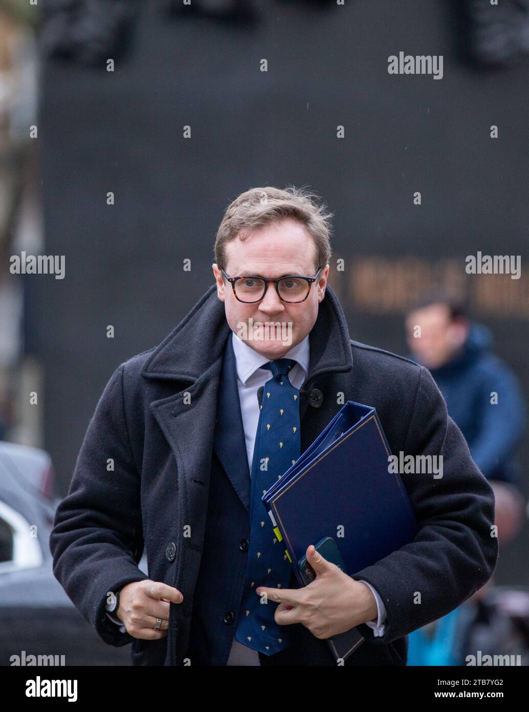 London, Großbritannien. Dezember 2023. Tom Tugendhat MBE Abgeordneter, Staatsminister (Minister für Sicherheit im Innenministerium), kommt beim Kabinett an. Kreditnummer: Richard Lincoln/Alamy Live News Stockfoto