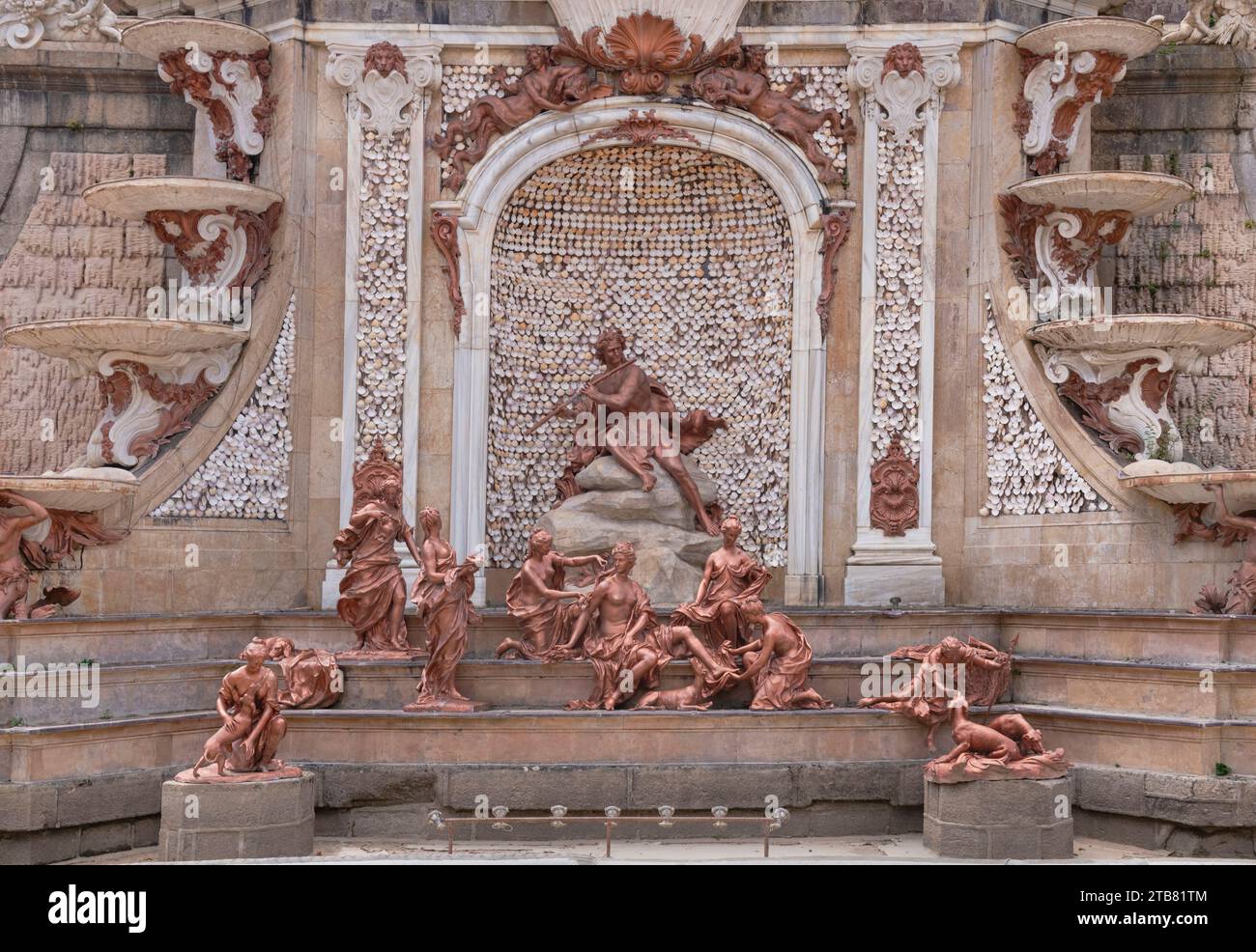 Spanien, Kastilien, San Ildefonso, Palacio Real de la Granja de San Ildefenso aus den 1720er Jahren, Los Banos de Diana oder der Brunnen von Diana. Wasser abgelassen. Stockfoto