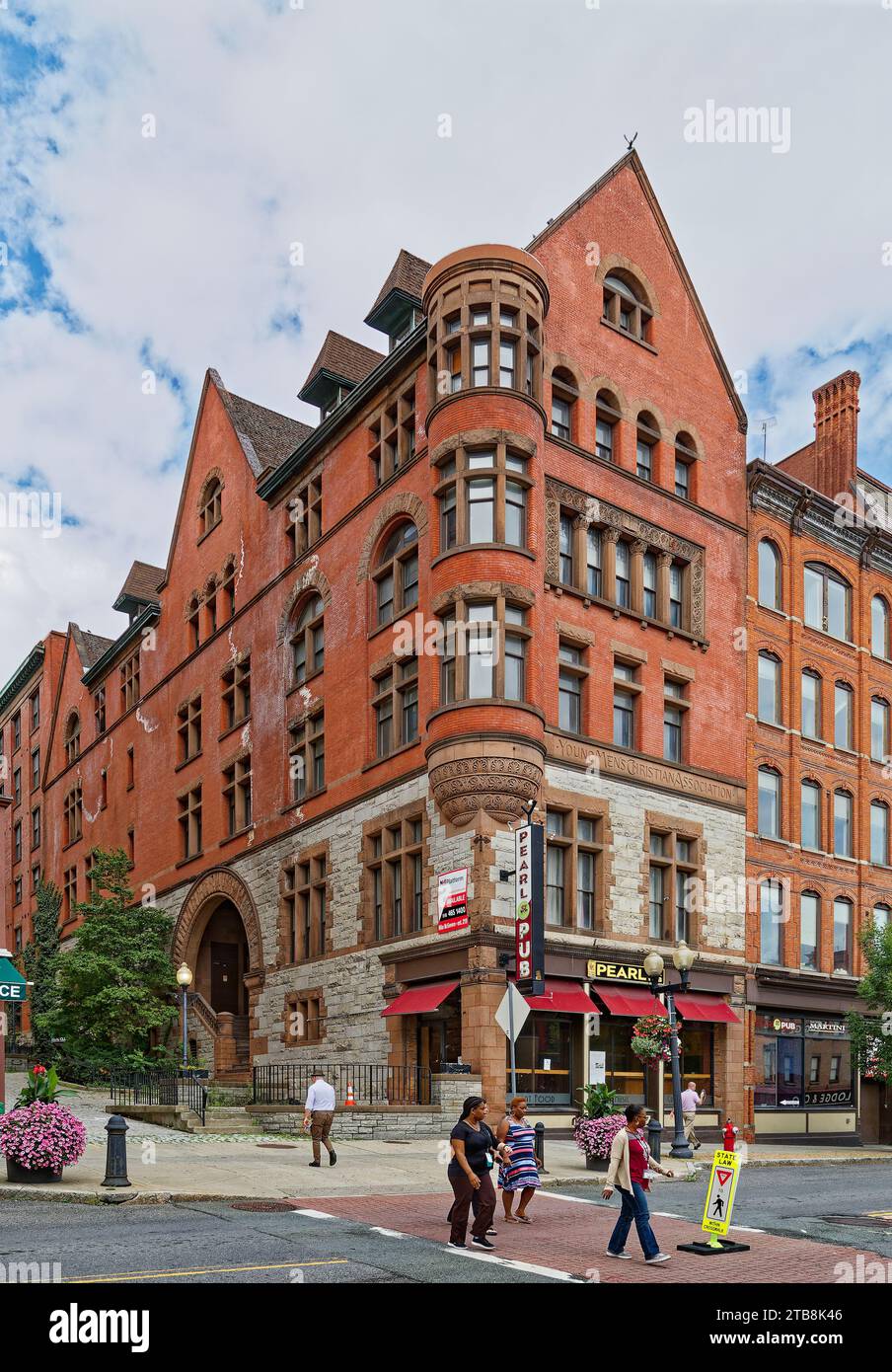 Albert Fuller entwarf das Albany Landmark YMCA Building in 60-64 North Pearl Street, das 1887 erbaut wurde und später Steuben Athletic Club wurde. Stockfoto