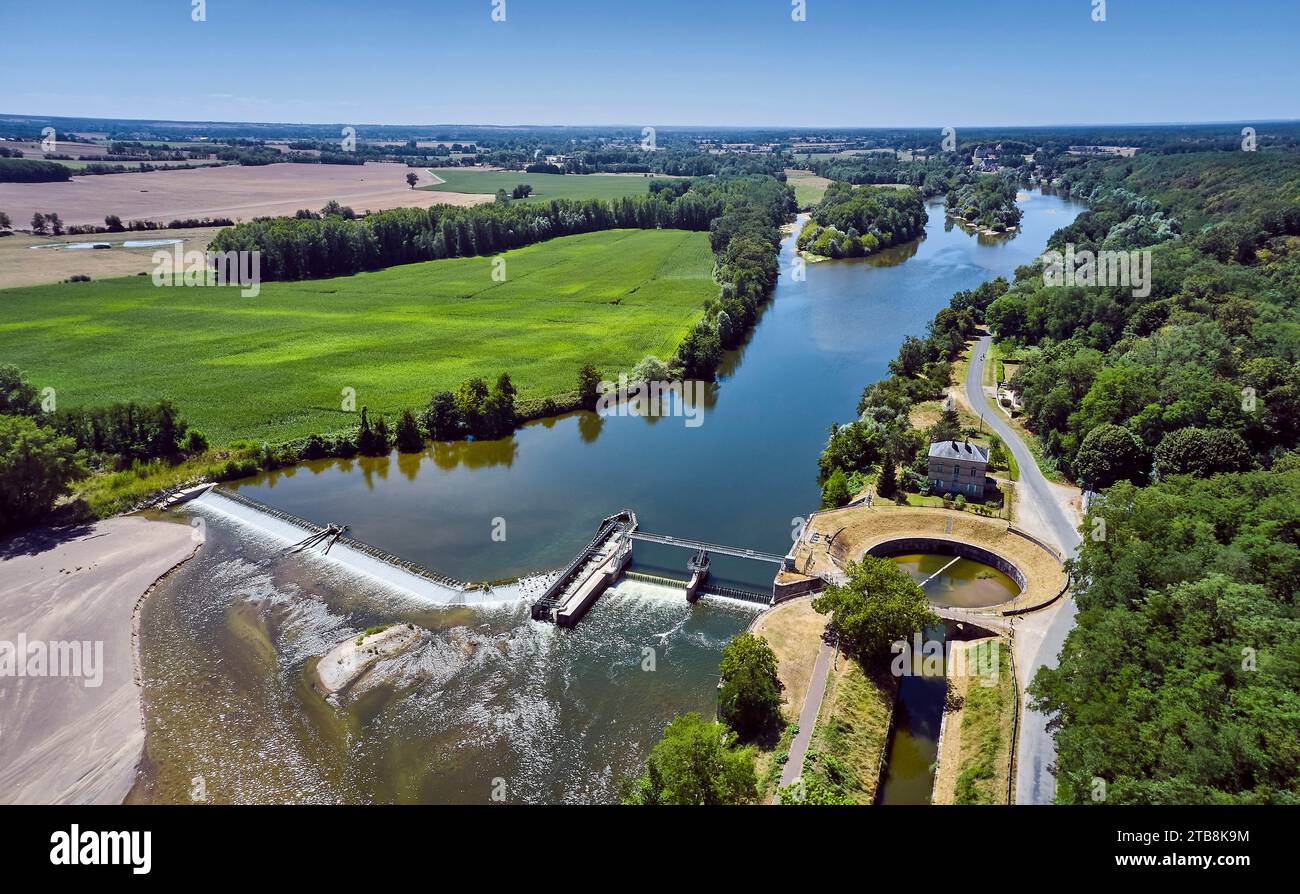 ‚Barrage des Lorrains‘ an der Allier, Staudamm und Zubringer für den Canal Lateral a la Loire bei Saincaize-Meauce. Verbesserungen am Wasserlauf mit Stockfoto