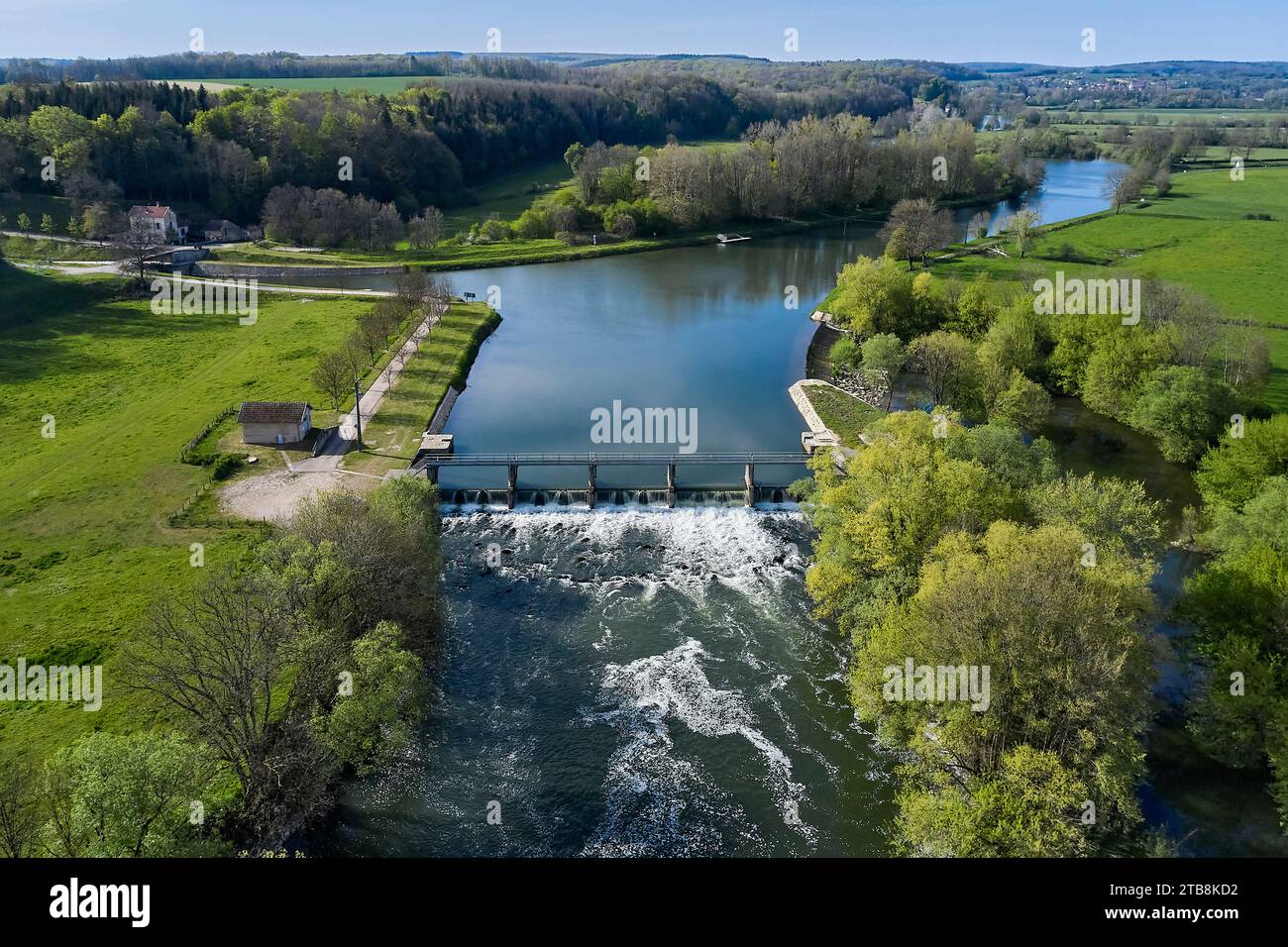 Luftaufnahme des Staudamms Saint-Albin an der Saone (Nordostfrankreich): Klapptore, Wasserstraßenentwicklung Stockfoto