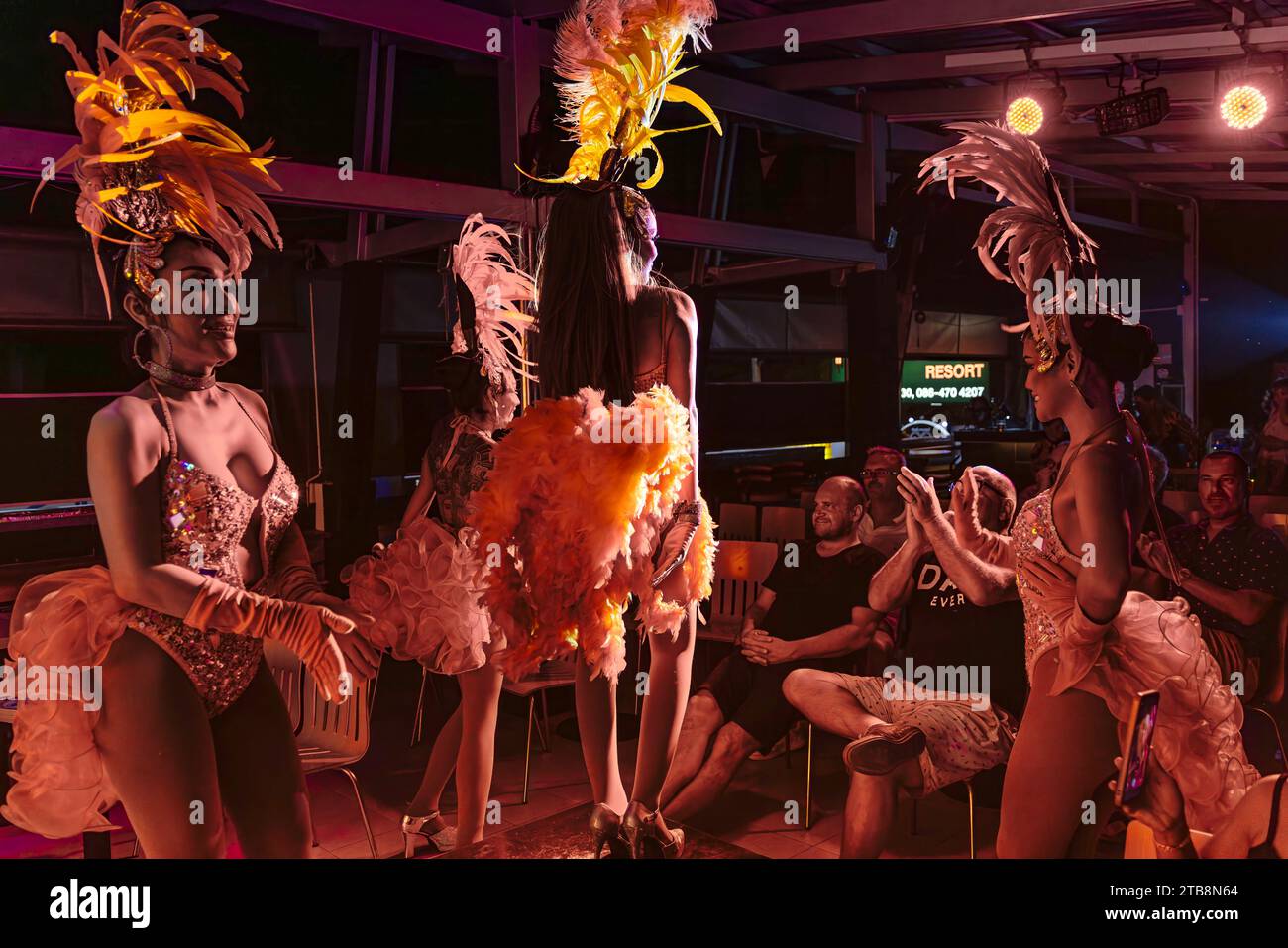 Thailändische Ladyboy-Bühnenaufführung bei der Divas Cabaret Show, Chaweng, Ko Samui, Thailand Stockfoto
