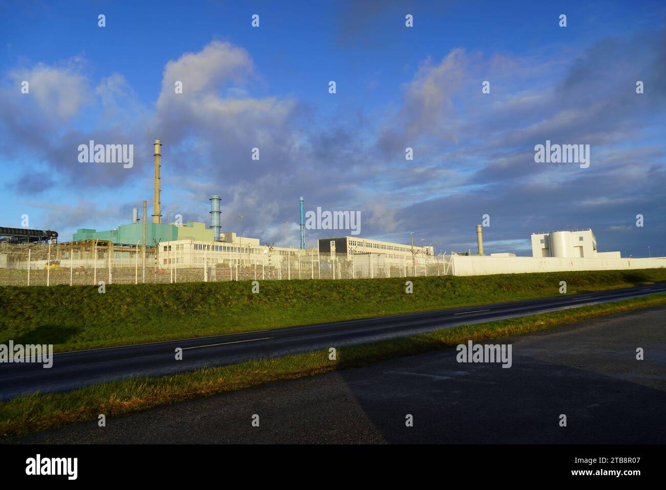 La Hague (Normandie, Nordwestfrankreich): Von Orano Cycle betriebene Wiederaufbereitungsanlage für Kernbrennstoffe auf der Halbinsel Cotentin Stockfoto
