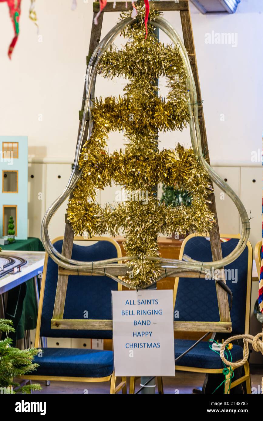 Weihnachtsveranstaltung in der Salem Chapel, East Budleigh. Eintritt in die All Saints Church. Stockfoto