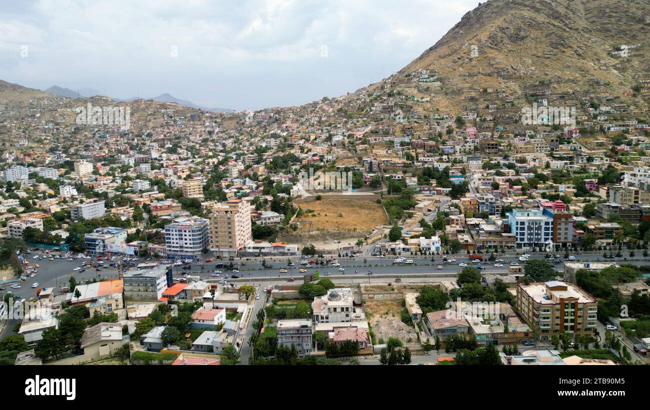 Kabul, Afghanistan - 25. Juli 2023: Luftaufnahme von Häusern auf den Hügeln der Stadt Kabul Afghanistan Stockfoto