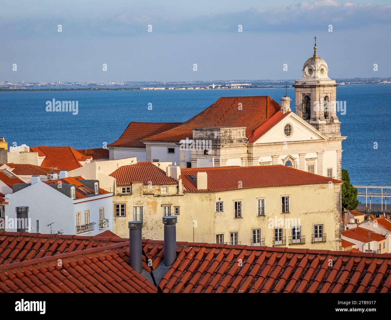 Kirche Santo Estevao in der Altstadt von Alfama in Lissabon Portugal Stockfoto