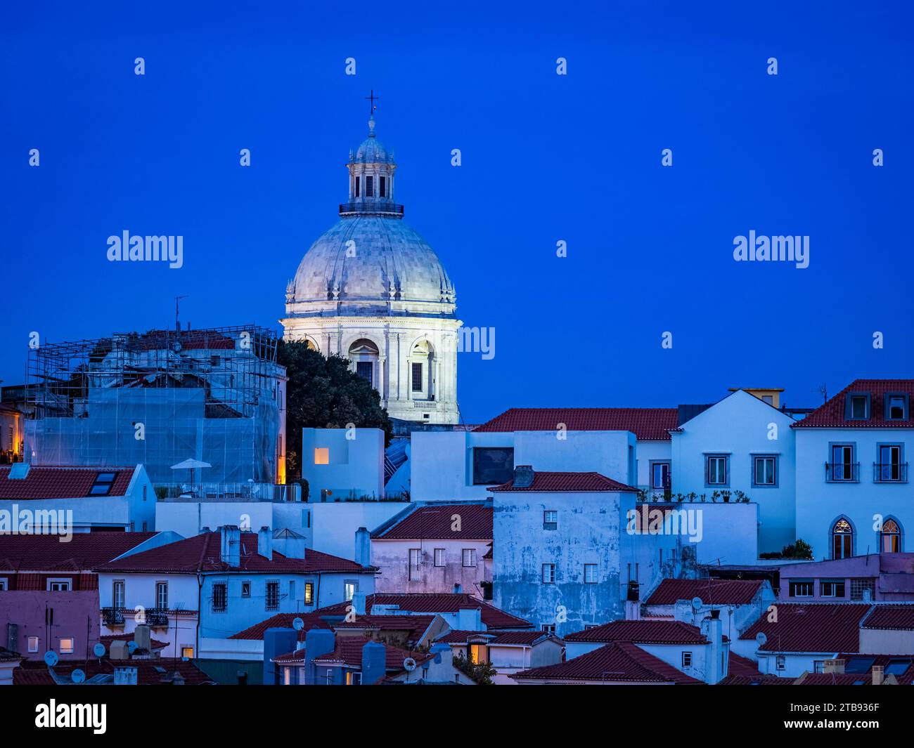 National Pantheon, Panteão Nacional beleuchtet bei Nacht in der Altstadt von Alfama in Lissabon Portugal Stockfoto