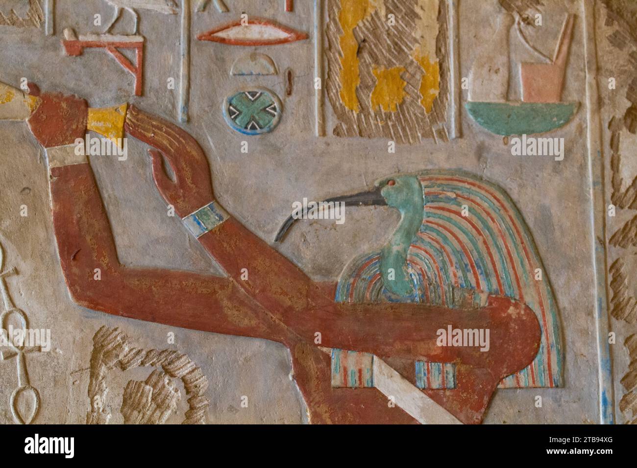 Der Gott Thoth in einem Relief-Porträt im Tempel von Karnak; Karnak, Ägypten Stockfoto