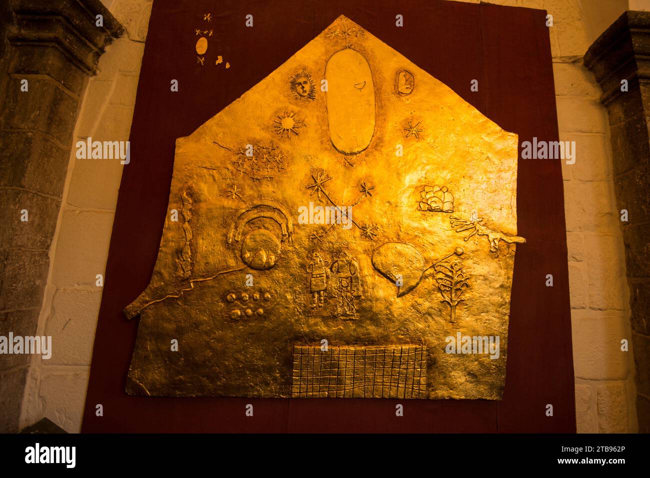 Inka-Goldplatte mit einem Diagramm der wichtigsten Elemente der Inka-Religion im Sonnentempel, Coricancha-Museum; Cuzco, Peru Stockfoto