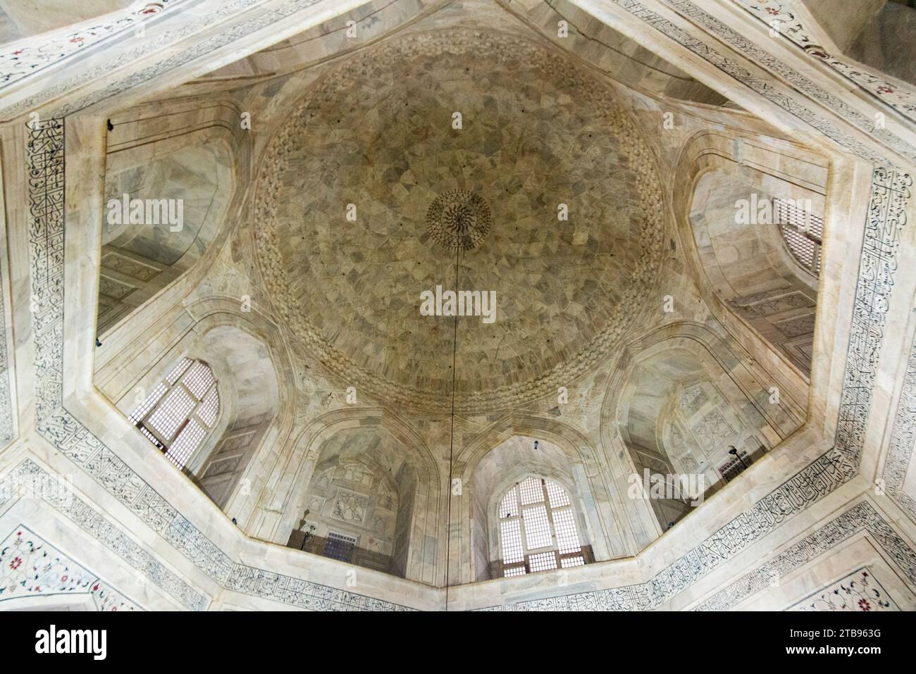Im Grabraum von Mumtaz Mahal im Taj Mahal; Agra, Indien Stockfoto