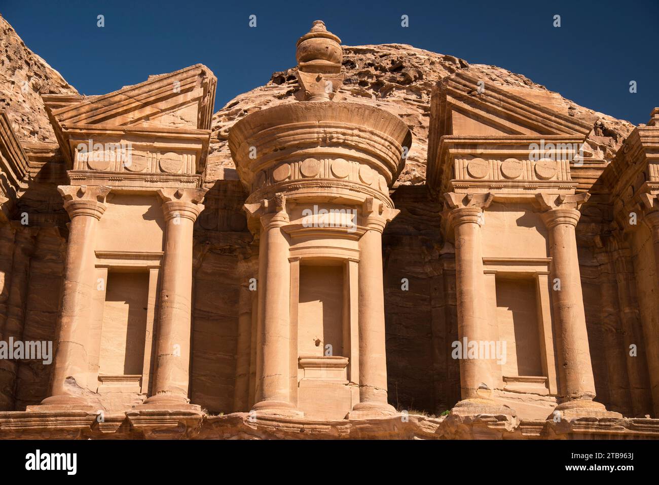 Das Kloster, oder al Deir, in Petra; Petra, Jordanien Stockfoto