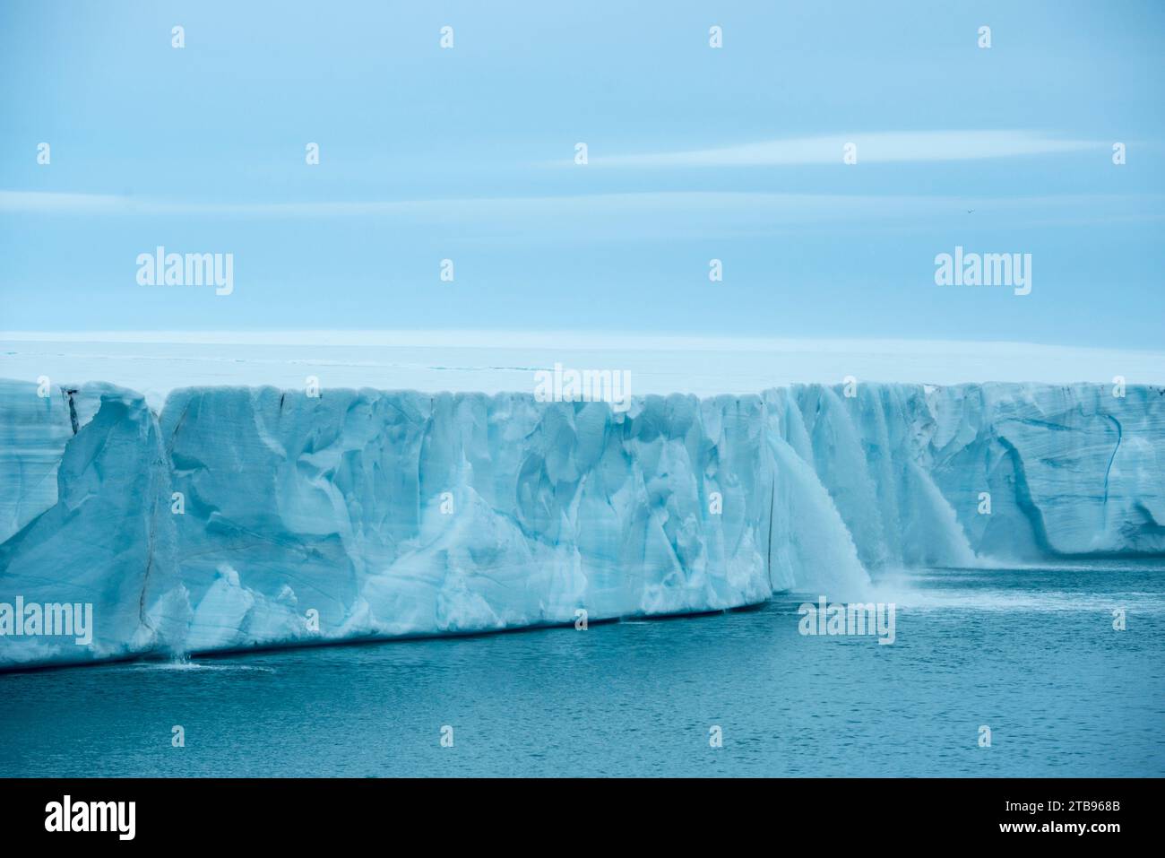 Eisklippe der Nordaustlandet-Eiskappe; Svalbard, Norwegen Stockfoto