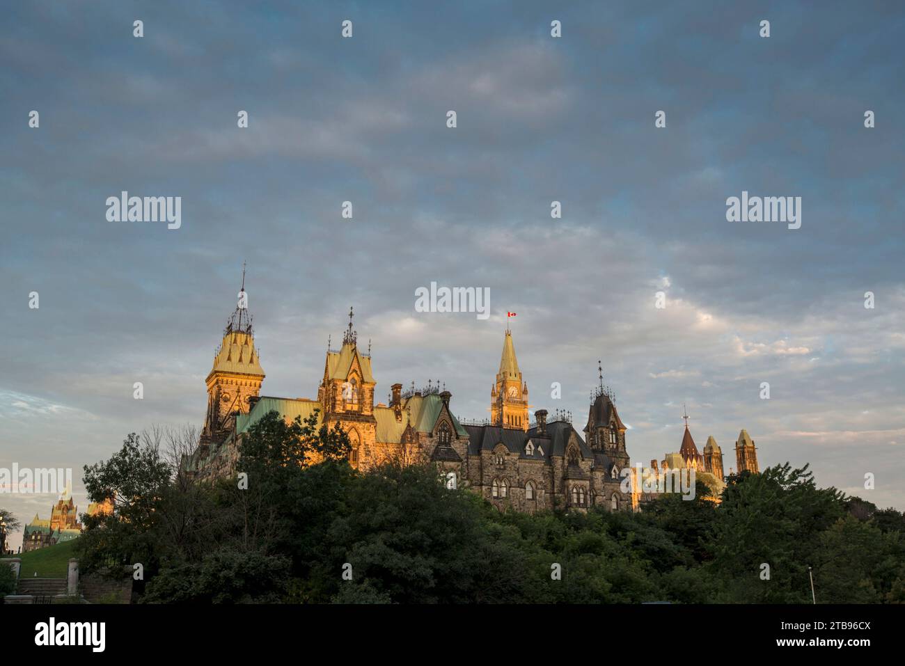 Kanadische Parlamentsgebäude auf dem Parliament Hill; Ottawa, Ontario, Kanada Stockfoto