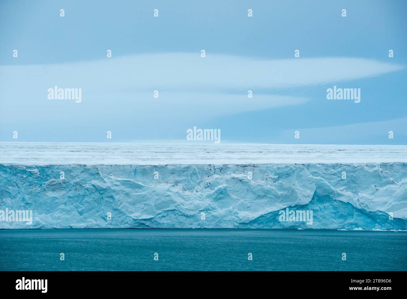 Eiswand der Nordaustlandet-Eiskappe; Nordaustlandet, Svalbard, Norwegen Stockfoto