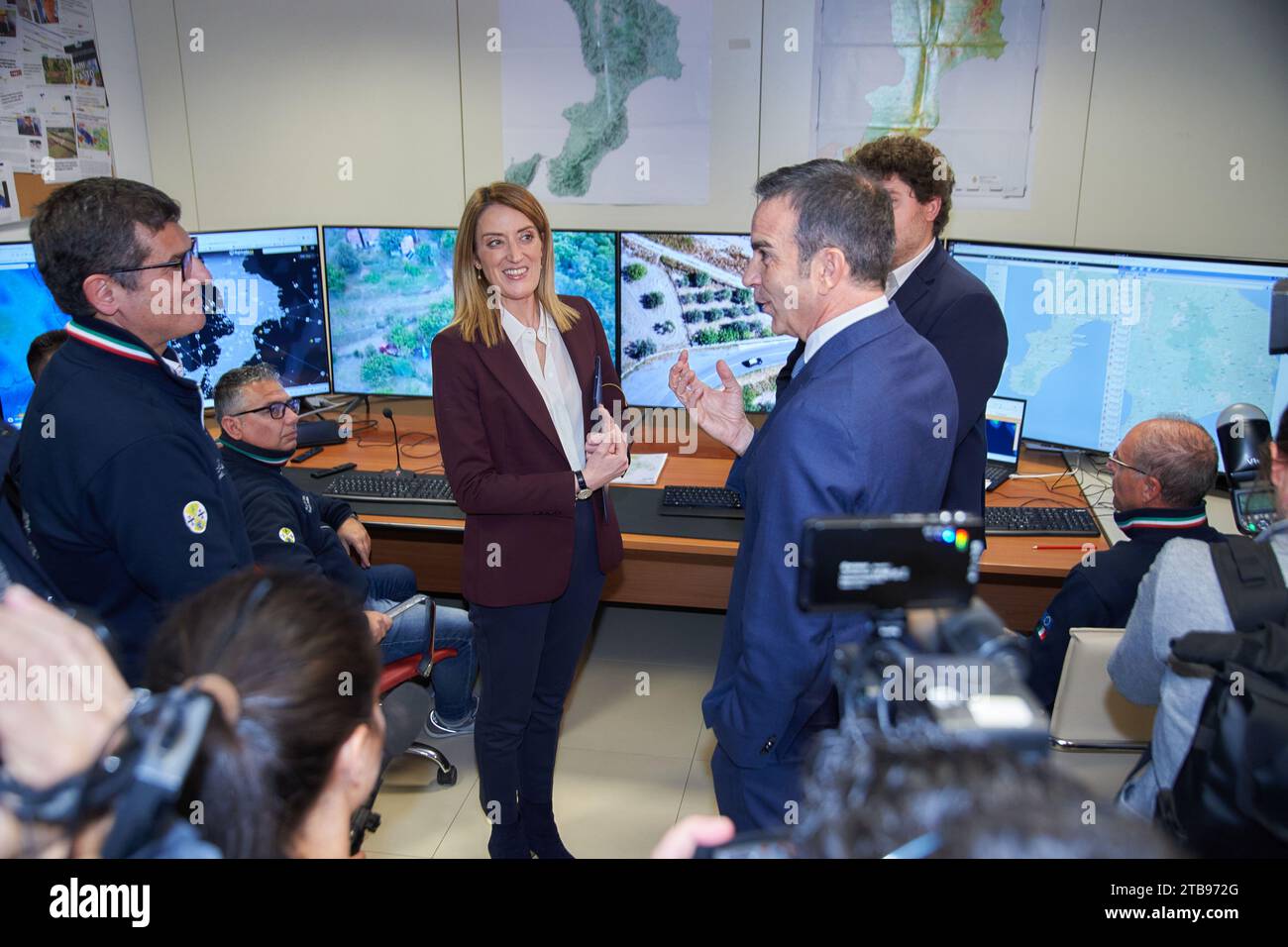 Catanzaro, Italien. Dezember 2023. Sitz der Region Kalabrien, catanzaro, Italien, 05. Dezember 2023, Roberta Metsola Präsidentin des Europäischen Parlaments und Roberto Occhiuto Gouverneur der Region Kalabrien - Catanzaro 2023 dez 05 während Roberta Metsola Präsidentin des Europäischen Parlaments zu Besuch in Kalabrien - News Credit: Live Media Publishing Group/Alamy Live News Stockfoto