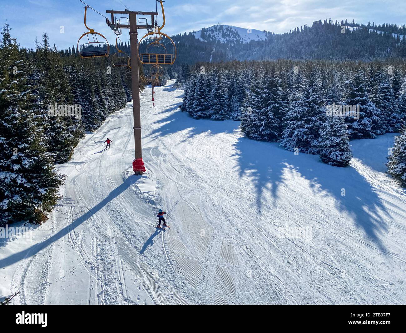 Skilifte im Skigebiet Stockfoto
