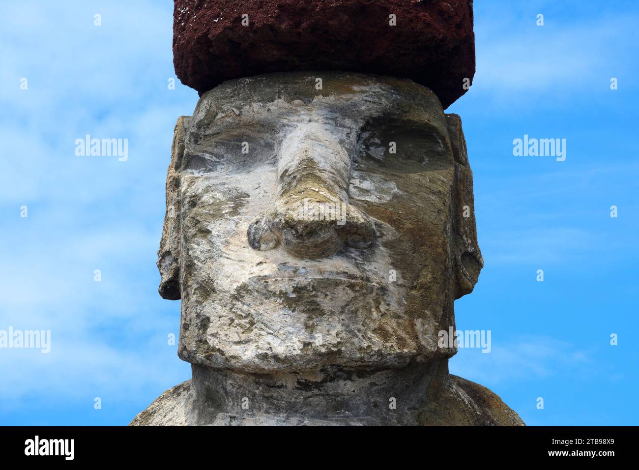 Nahaufnahme eines der Moai auf der Osterinsel an der Tongariki-Stätte, Rapa Nui-Nationalpark auf der Osterinsel; Osterinsel Stockfoto