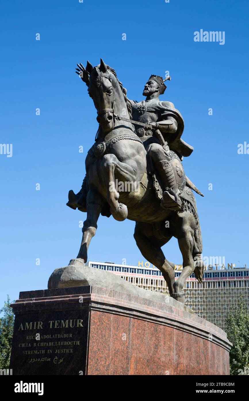 Amir Temur Monument auf dem Amir Temur Platz; Taschkent, Usbekistan Stockfoto