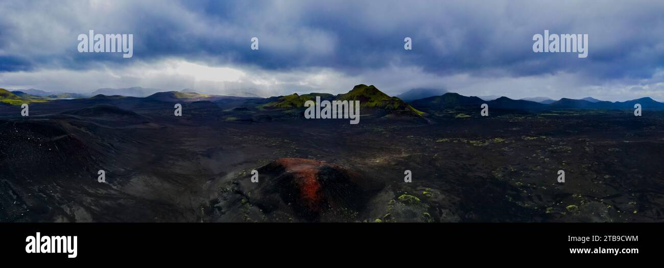 Bizarre und surrealistische Landschaften zeigen sich den Besuchern der Region um Landmannalaugar im südlichen Hochland Islands. Stockfoto