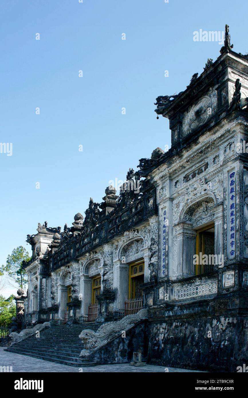 Thien Dinh Palast im Khai Dinh Grab in der Nähe von Hue, der ehemaligen Hauptstadt Vietnams. Stockfoto