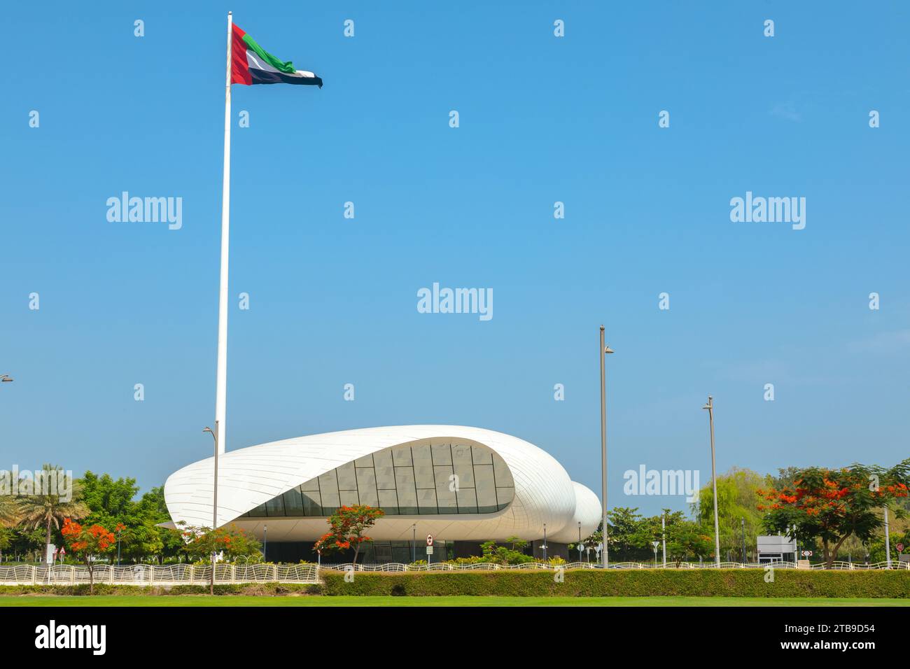 Dubai, Vereinigte Arabische Emirate - 21. Juni 2023: Etihad Museum in Dubai mit Flagge der Vereinigten Arabischen Emirate Stockfoto