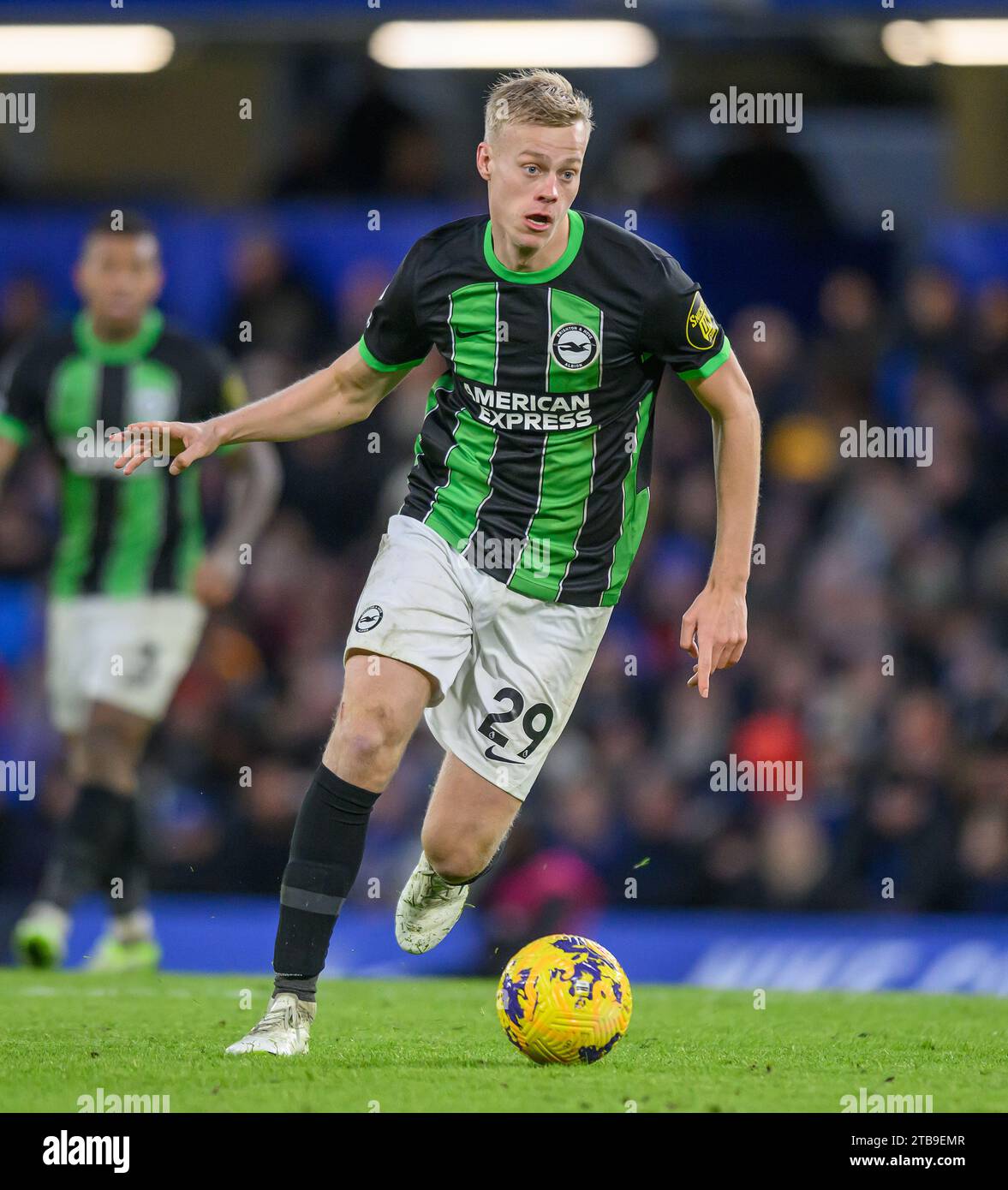 London, Großbritannien. Dezember 2023 - Chelsea gegen Brighton & Hove Albion - Premier League - Stamford Bridge. Brightons Jan Paul Van Hecke im Spiel gegen Chelsea. Bildnachweis: Mark Pain/Alamy Live News Stockfoto