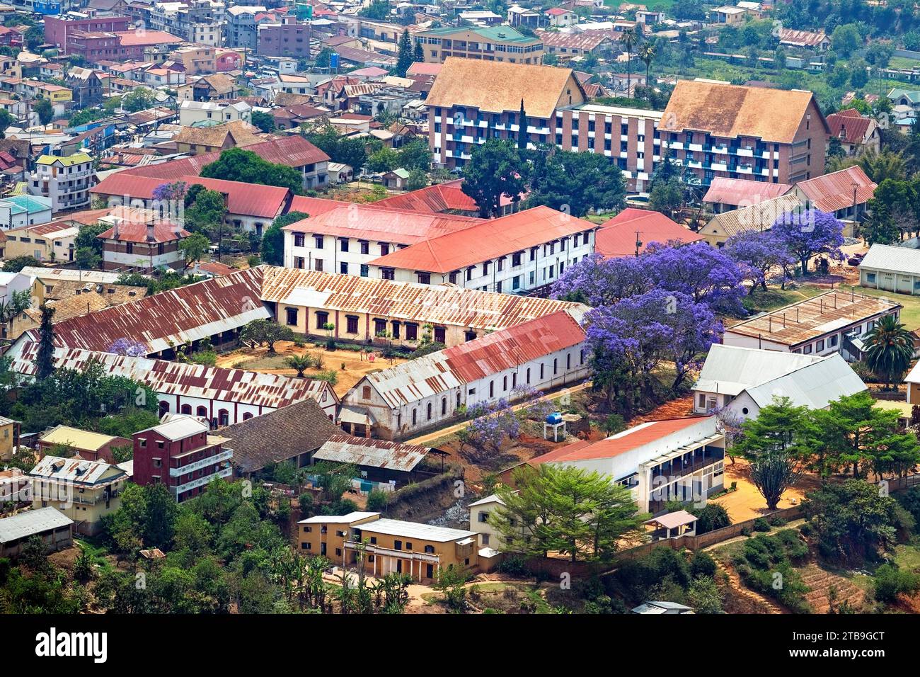 Aus der Vogelperspektive über Häuser in der Stadt Fianarantsoa, Haute Matsiatra Region, Central Highlands, Madagaskar, Afrika Stockfoto