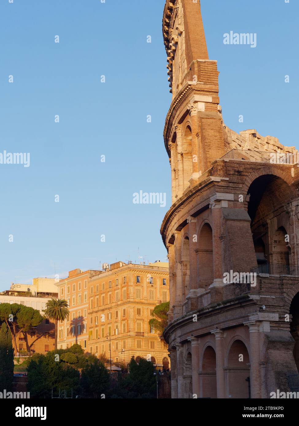 Kolosseum an einem Herbstabend in Rom, Region Latium, Italien, 05. Dezember 2023 Stockfoto