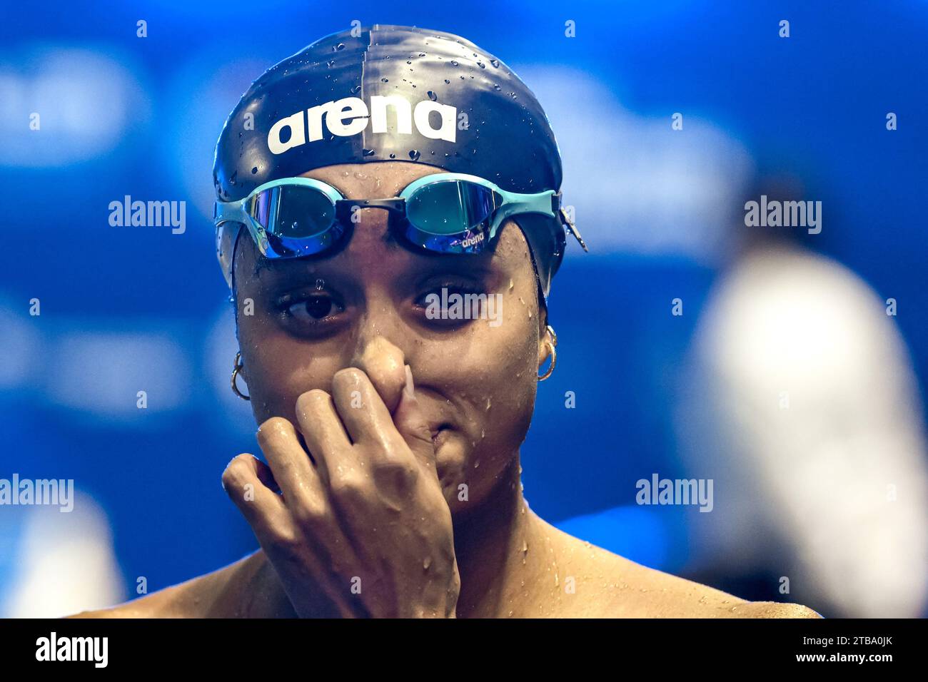 Otopeni, Rumänien. Dezember 2023. Sara Curtis aus Italien reagiert, nachdem sie am 5. Dezember 2023 im Halbfinale der 50-m-Freestyle-Frauen während der europäischen Kurzkursschwimmmeisterschaft im Complex Olimpic de Natație Otopeni in Otopeni (Rumänien) teilgenommen hat. Quelle: Insidefoto di andrea staccioli/Alamy Live News Stockfoto