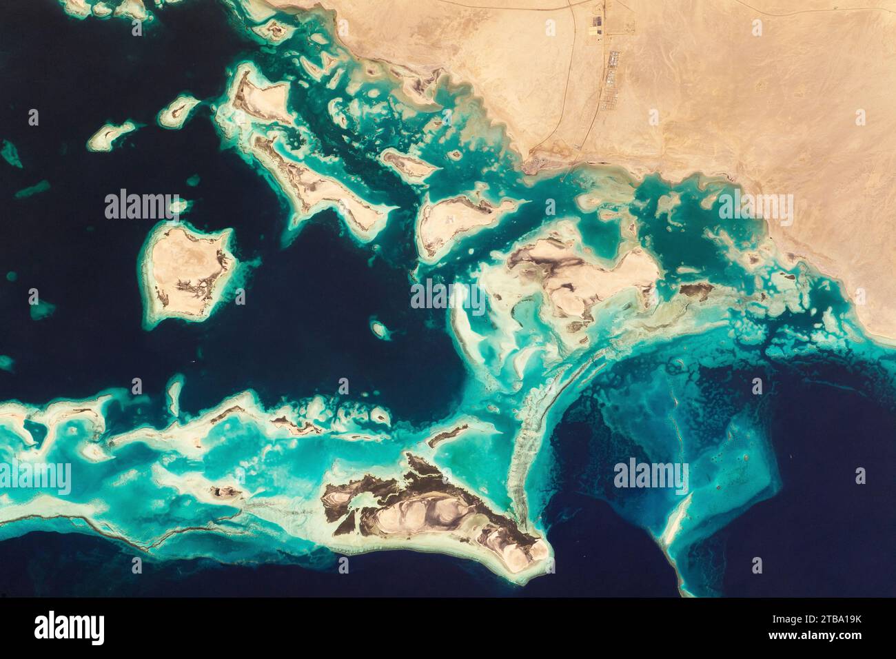 Blick aus dem Weltraum auf die nordwestliche Küste Saudi-Arabiens. Stockfoto
