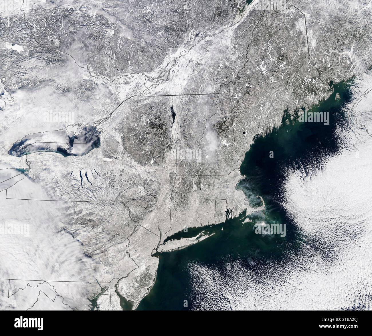 Satellitenansicht des Schneefalls von einem Nor'easter im Nordosten der Vereinigten Staaten. Stockfoto