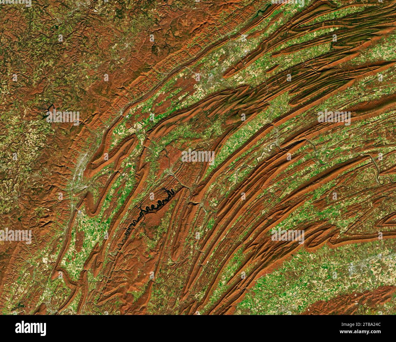Satellitenbild in natürlicher Farbe, das die gefalteten Berge Zentral-Pennsylvanias zeigt. Stockfoto